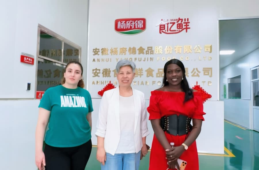 Bridging Flavors, Building Partnerships: He De Food & International Guests Visit Yangfujin